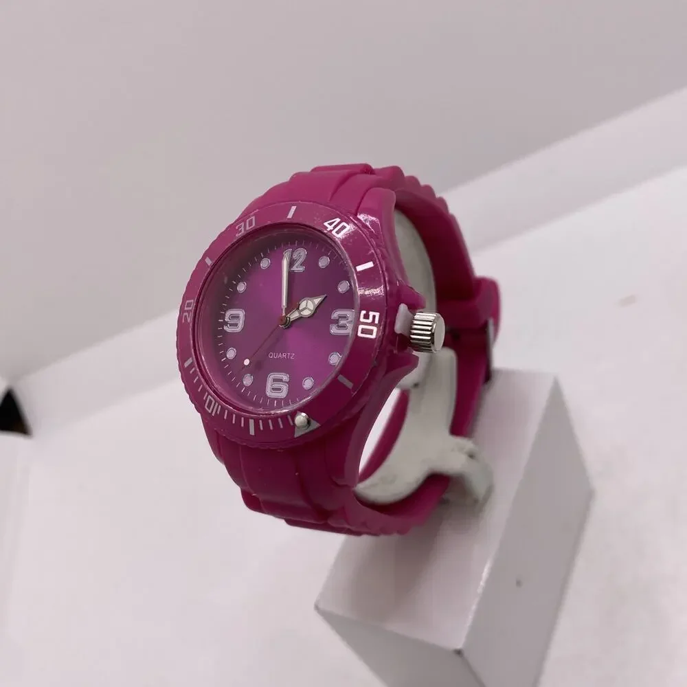Womens Rubber Rotating Bezel Dive Style Watch Works New Battery